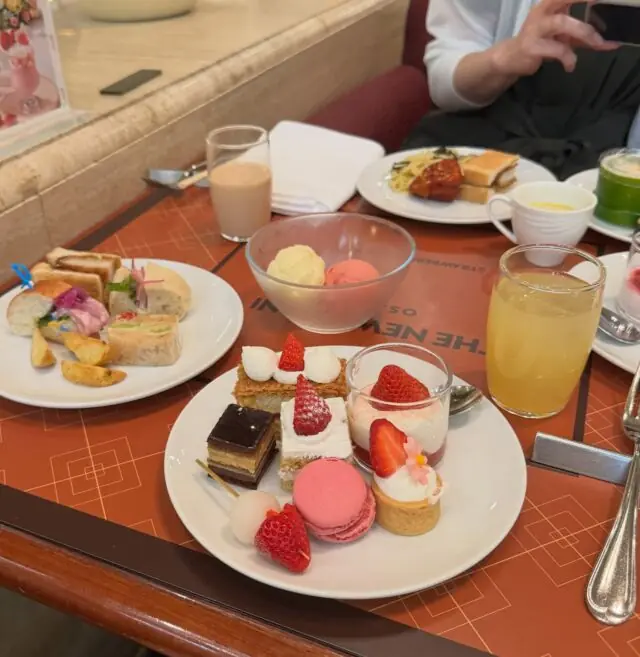こんばんは♪ 今西歯科クリニックです🦷

先日、休日に今西のスタッフとアフタヌーンティーに行ってきました🍓
正社員とパートで出勤は週2日しか出勤が被りませんが、休日も一緒に出かけたり仲良くしていただけることが嬉しく思います☺︎

今西では現在、歯科衛生士のパートさんを募集しております！
気になる方がいらっしゃいましたらぜひ見学からでもご応募お待ちしております🐱🪥

——————🦷——————
📍今西歯科クリニック
▶︎ 634-0005 奈良県橿原市北八木町1丁目6-1
▶︎ 0744-24-5577
▶︎ 9:00〜12:00 / 14:00〜19:00
▶︎ 休診日 : 木曜・日曜・祝日
▶︎ 近鉄大和八木駅より徒歩5分
歯の事ならなんでもお気軽にご相談ください
——————🦷——————

#今西歯科クリニック #橿原市 #大和八木 #歯医者 #橿原歯医者 大和八木歯医者 奈良歯科医院 歯科検診 歯の健康 歯医者さん 家族で通える歯医者 橿原市歯医者
